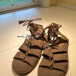 Woman’s tie up sandals size 10